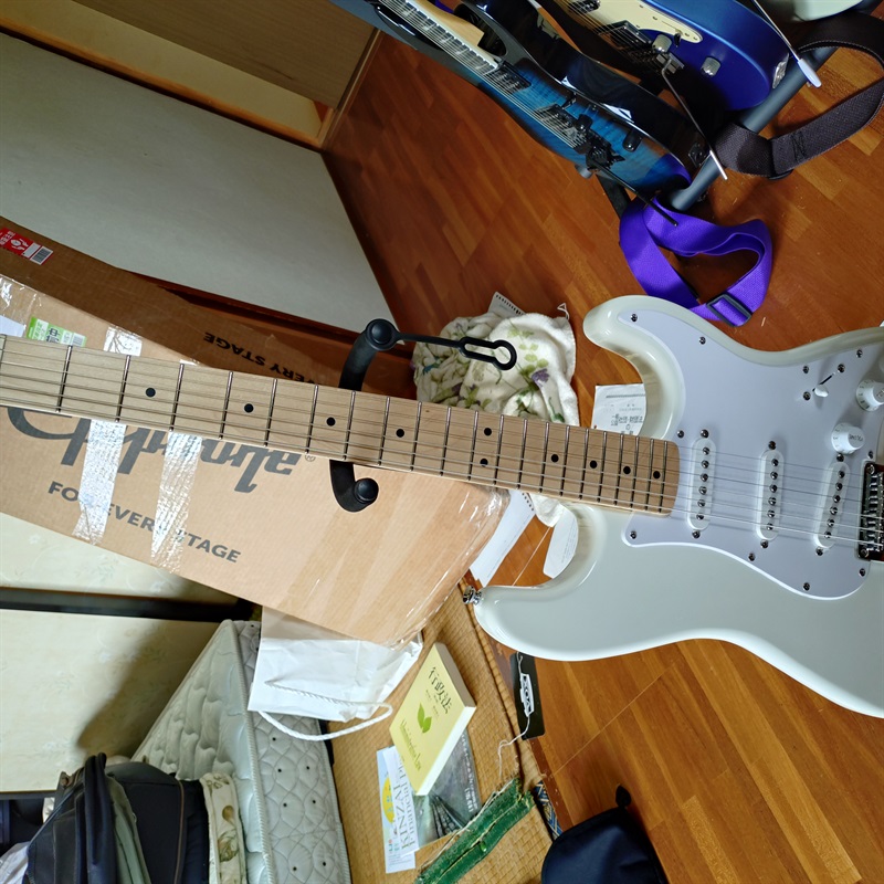 Squier by Fender Sonic Stratocaster HT AWHの画像